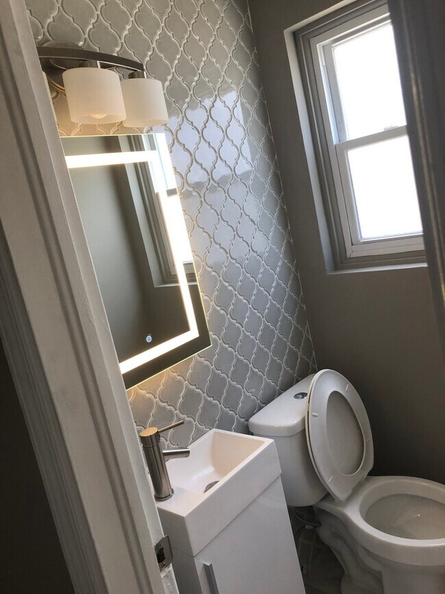 Foto del edificio - 11612 S Lowe Ave