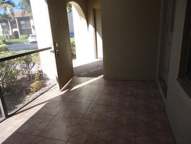 Building Photo - 507 Shady Pine Way