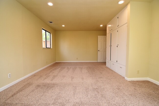 Foto del edificio - $3,590 / 3 BR - NICELY REMODELED FREMONT H...