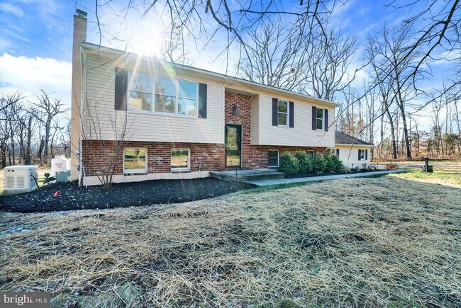 Foto del edificio - 5400 Curly Hill Rd