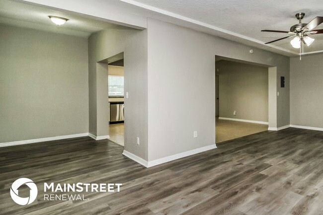 Foto del edificio - 6007 Oakcrest Cir