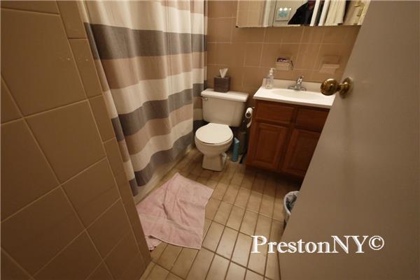 Foto del edificio - 221 E 21st St
