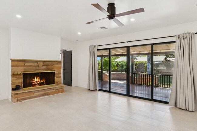 Foto del edificio - 8022 N 8th Ave