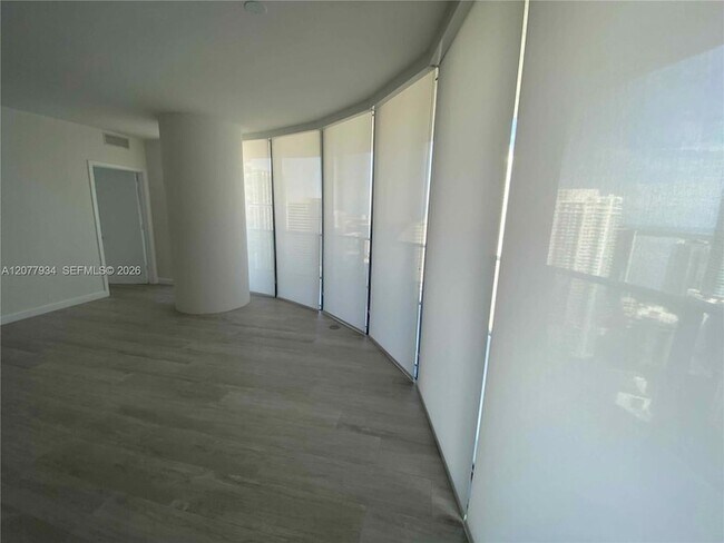 Foto del edificio - 45 SW 9th St