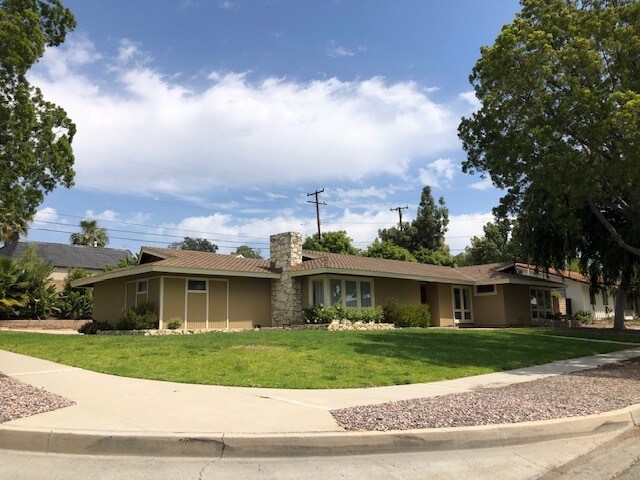 Building Photo - 1301 Kensington Dr