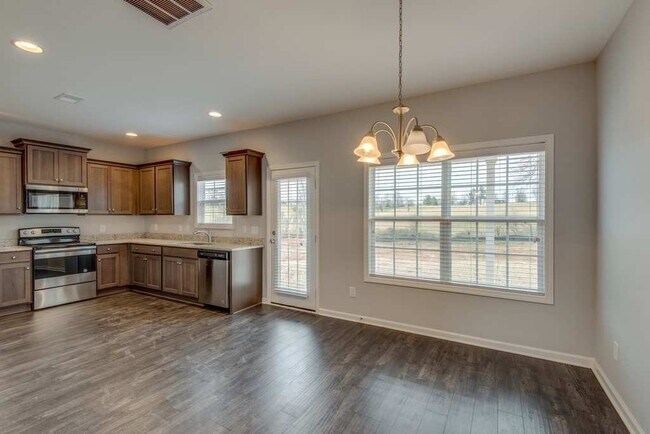 Foto del edificio - Spacious 4 Bedroom Home with Open Floor Plan Near Westwood Elementary