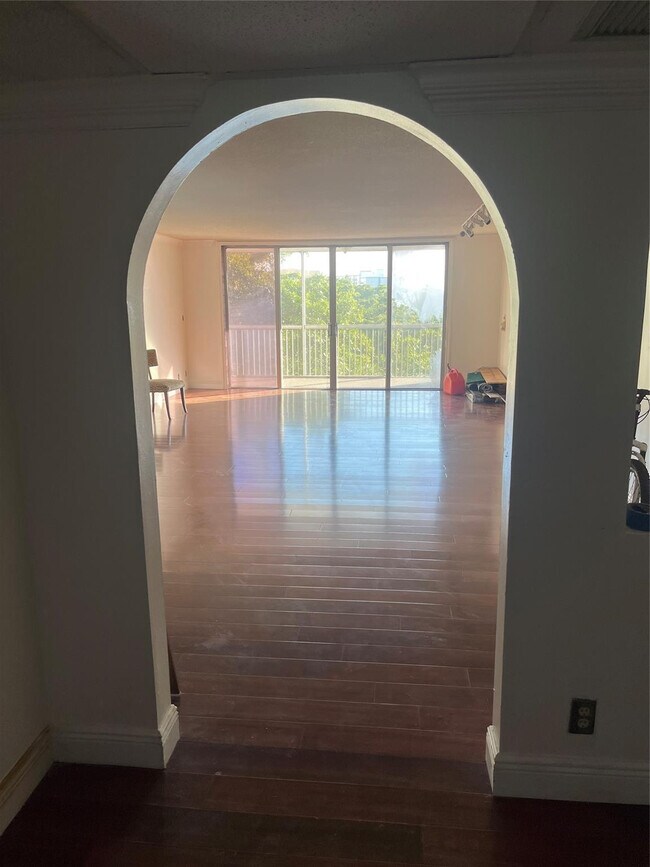 Building Photo - 2940 N Course Dr