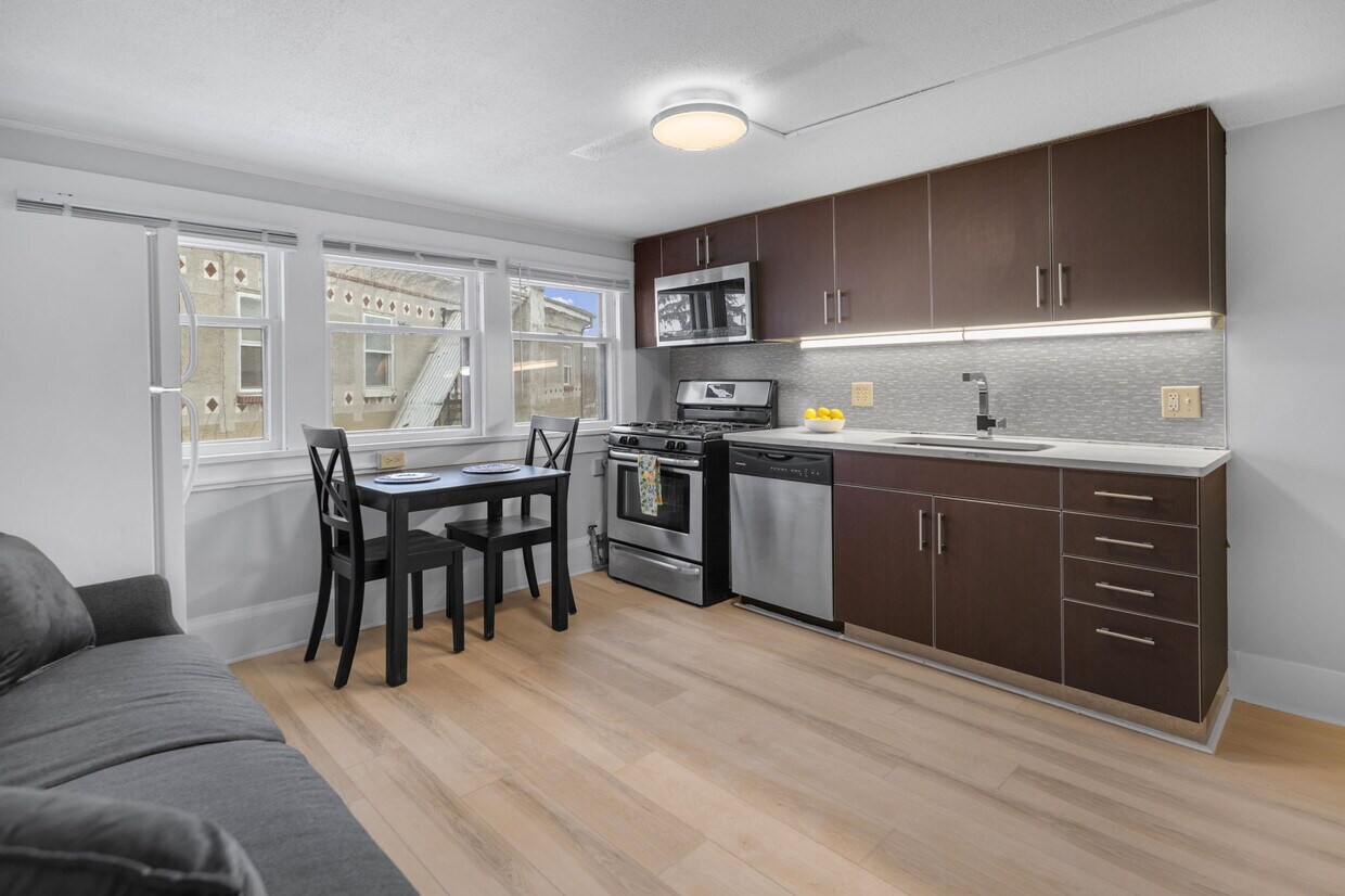 Unidad 6 - 104 Harvard Place