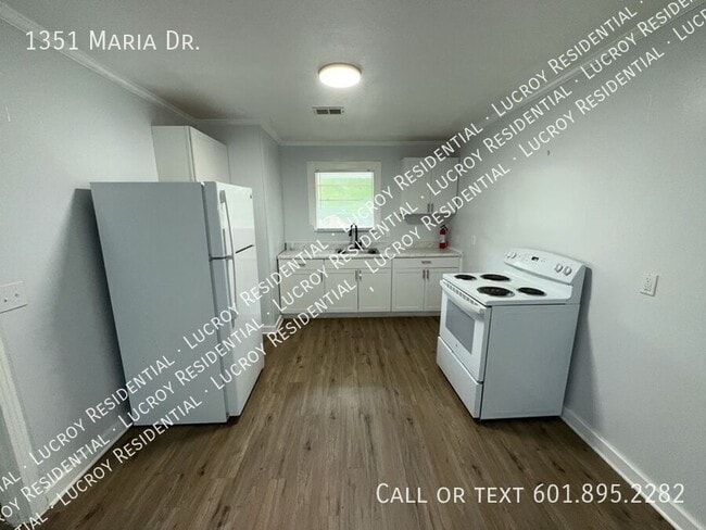 Building Photo - 1351 Maria Dr