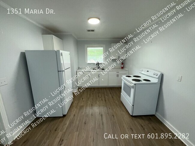 Foto del edificio - 1351 Maria Dr