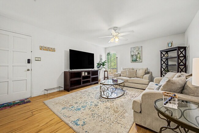 Foto del edificio - 4950 N Miller Rd