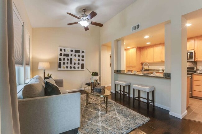 Building Photo - Stunning Top-Floor Condo with Open Layout,...