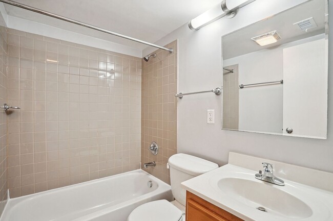 Building Photo - $500 Rent Credit for a Lease Start by 5/10...