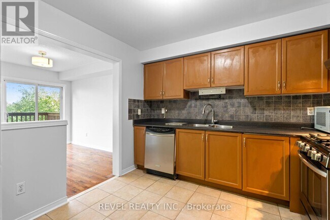 Building Photo - 6399 Spinnaker Cir