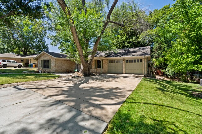 Building Photo - 3400 Laguna Dr