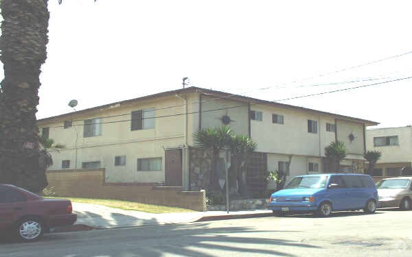 Building Photo - 4750 Broadway