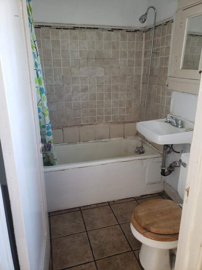 Foto del edificio - 4459 Willow Brook Ave