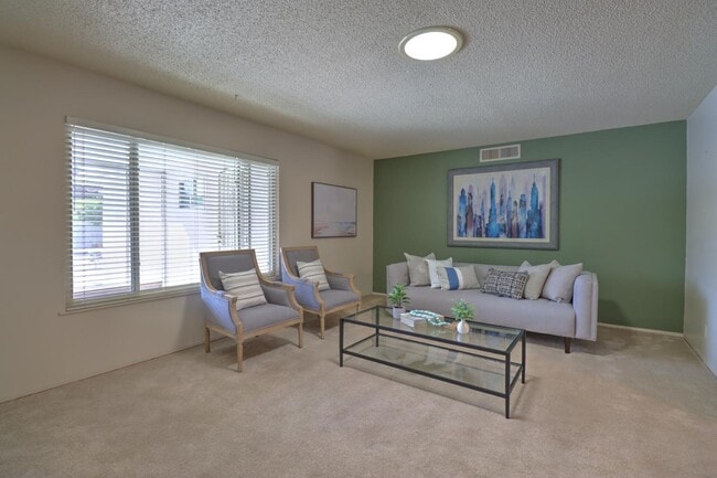 Foto del edificio - 6265 N Colonial Ave
