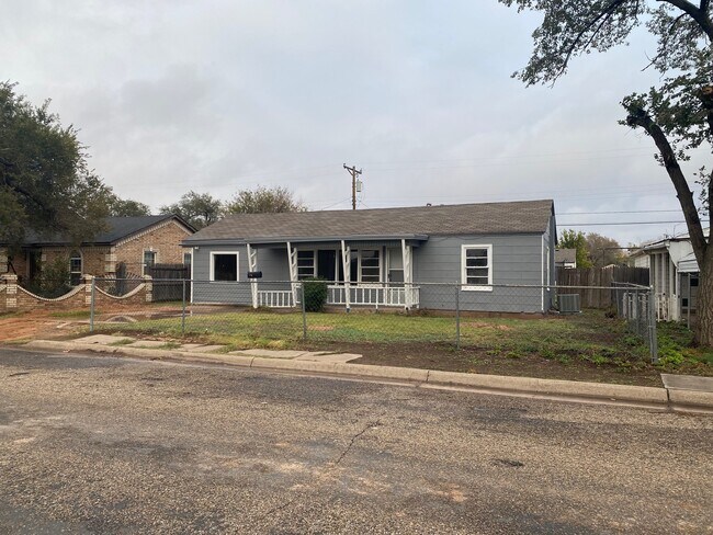 Building Photo - 1408 Nix St