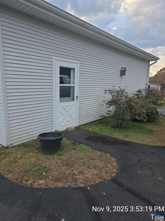 Foto del edificio - 912 Hunters Lodge Rd