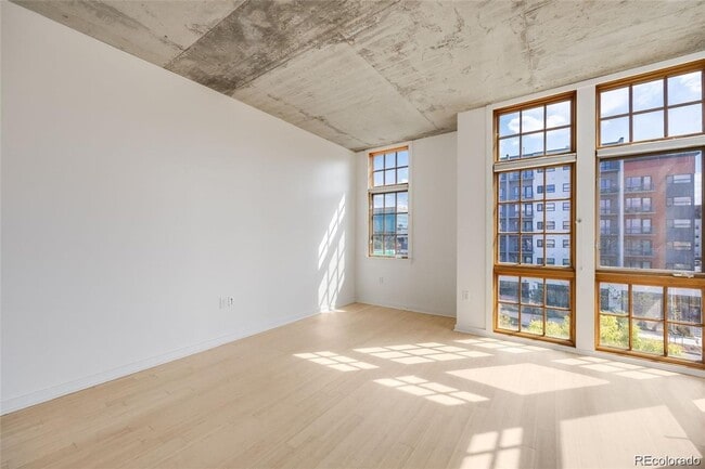 Building Photo - 275 S Harrison St