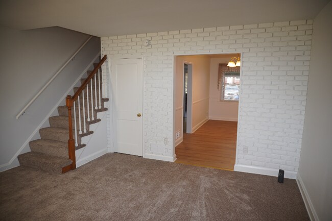 Building Photo - 137 Riverthorn Rd