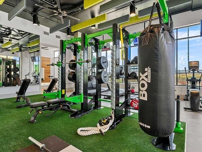 Building Photo - Signal