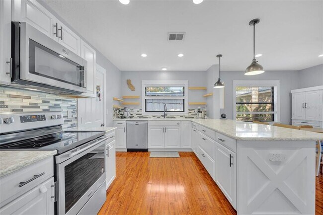 Building Photo - 1081 Lake Weldona Dr