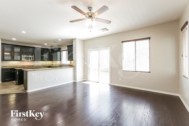 Foto del edificio - 8048 Carr Valley St