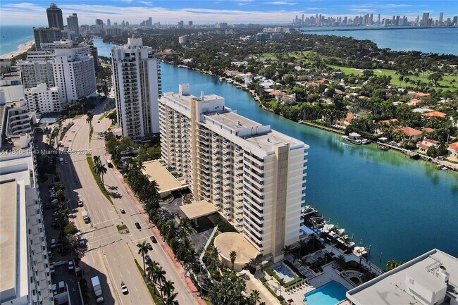 Foto del edificio - 5600 Collins Ave