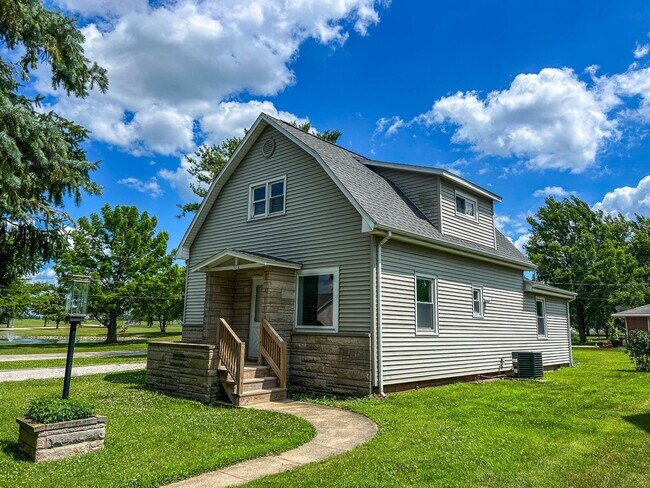 Building Photo - FOR RENT SAINT JOE-MOVE IN READY