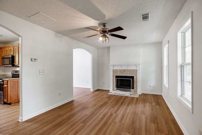 Building Photo - 20 Brittany Pointe Dr