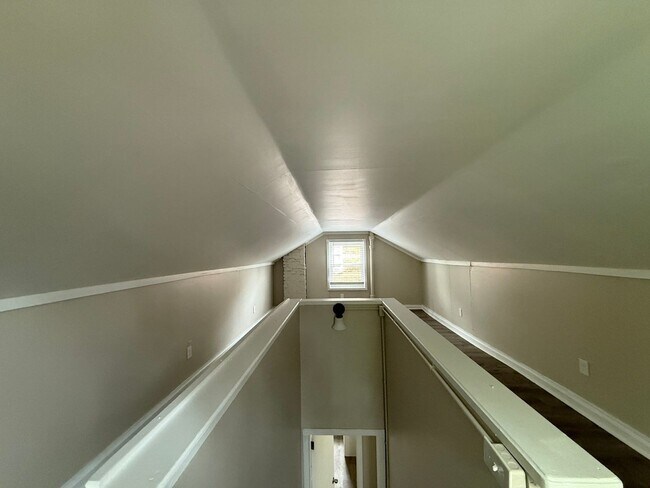 Foto del edificio - Renovated 3-Bedroom Home – We Welcome Sect...