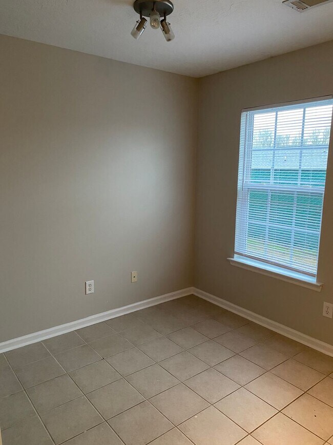Building Photo - Coming Soon!! 2 bedroom 2 bathroom townhom...