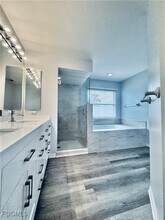 Building Photo - 1320 SE 6th Ave