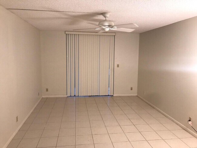 Building Photo - 733 SE 1st Way