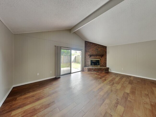 Foto del edificio - 595 Charles Carroll St