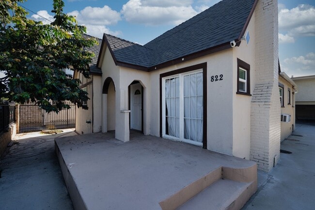 Building Photo - 822 E Windsor Rd