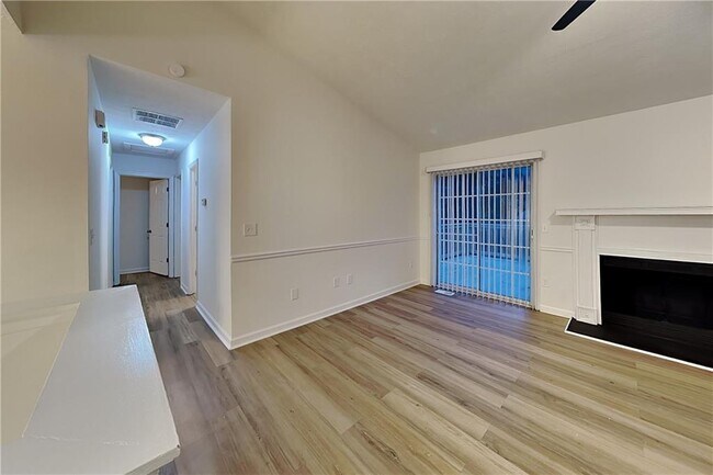 Foto del edificio - 1818 Cres Hill Dr NW