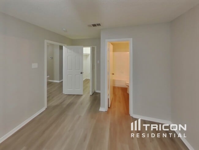 Building Photo - 2417 Highmont Dr