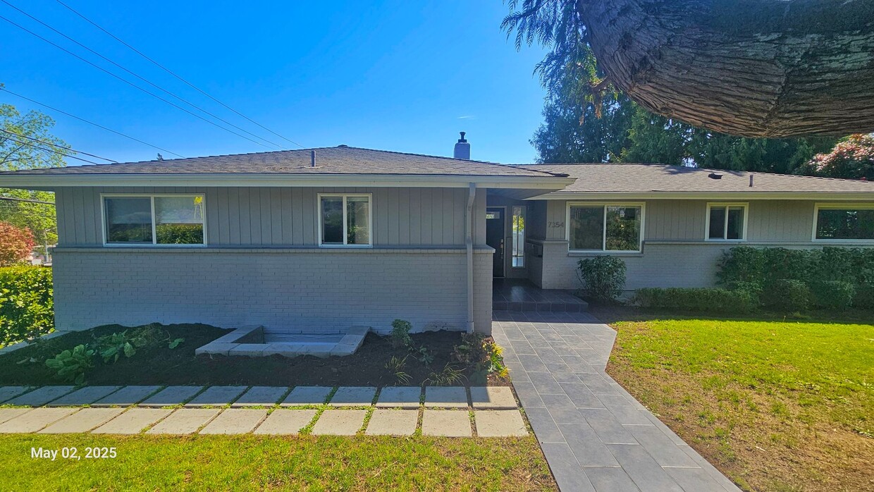 Primary Photo - 3 Bed, 2 Bath Apartment in Prime Roosevelt...
