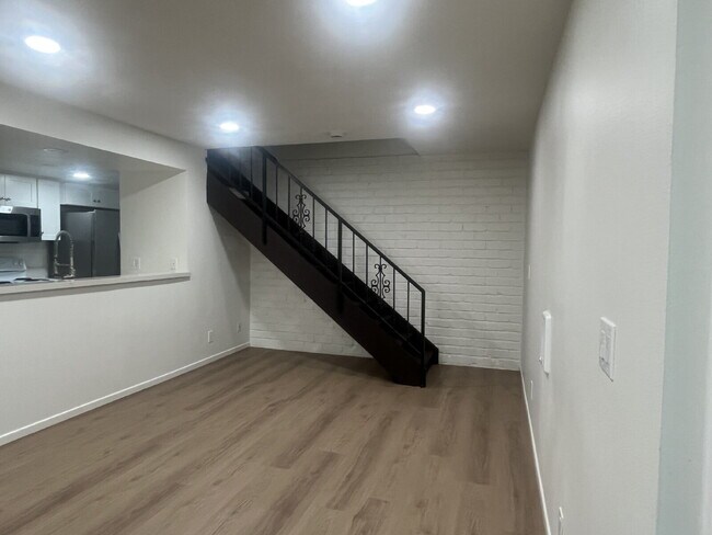 Foto del edificio - Charming 2-Bedroom Condo with Elegant Upgrades