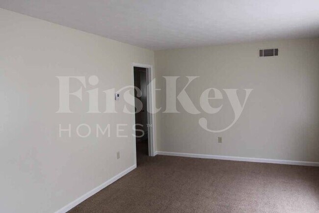 Building Photo - 3528 Amesbury St