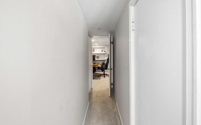 Foto del edificio - 585 Monastery Ave