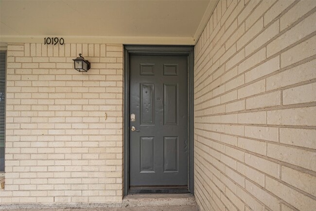 Building Photo - 10190 Dogwood Lp