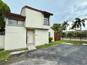 Building Photo - 9701 NW 5th Ln