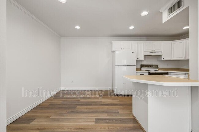 Foto del edificio - 865 W Columbia Ln