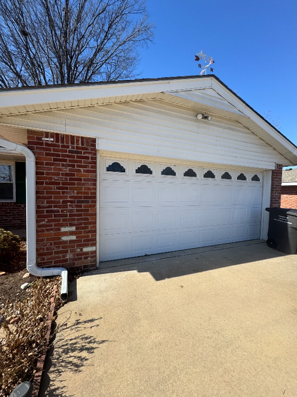 Building Photo - 2026 Harned Dr