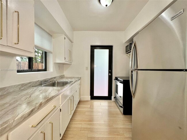 Building Photo - 877 80th St