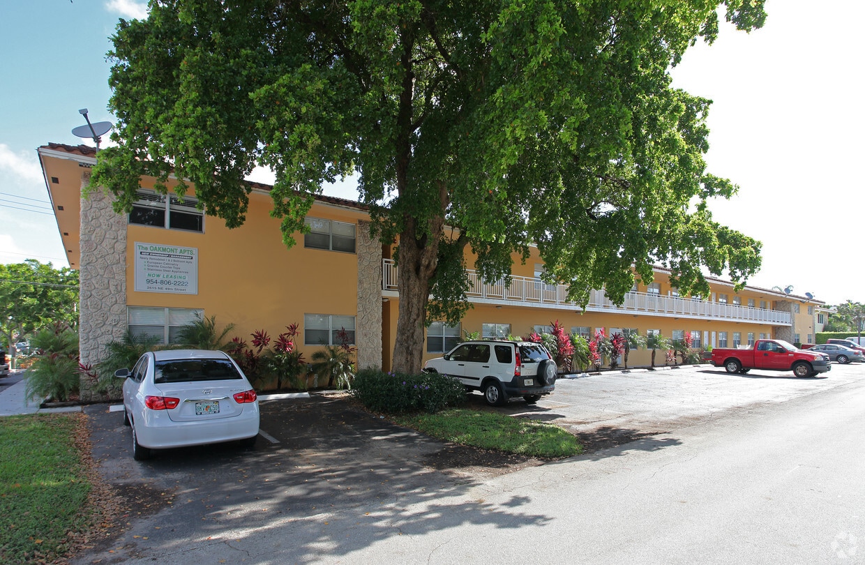 Building Photo - The Oakmont Apartments
